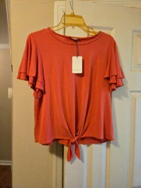 Green Envelope L coral color top with front tie. Super cute top for all